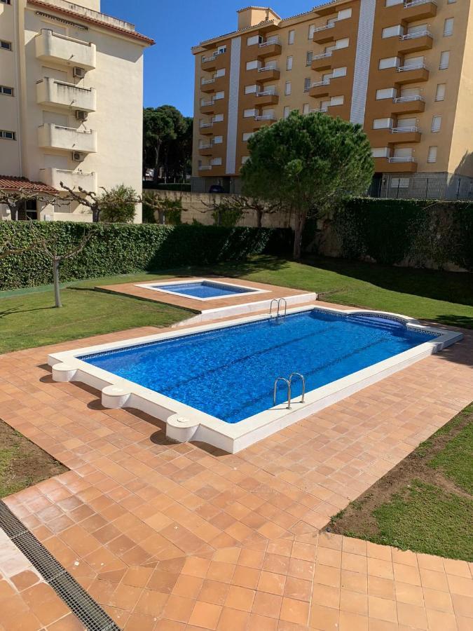 Cosy Apartment In L Escala, 7 Mins Walk To The Closest Beach, Riells L' Escala Zewnętrze zdjęcie