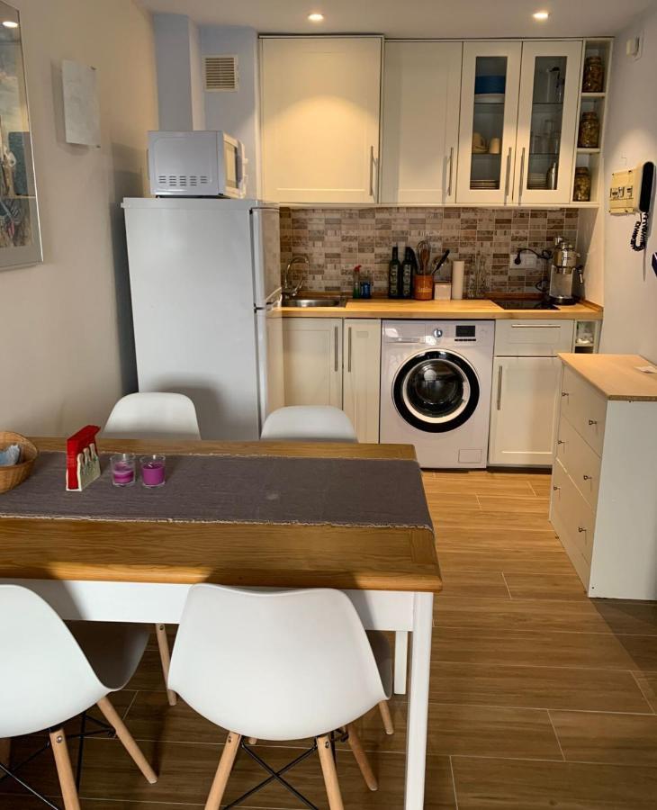 Cosy Apartment In L Escala, 7 Mins Walk To The Closest Beach, Riells L' Escala Zewnętrze zdjęcie