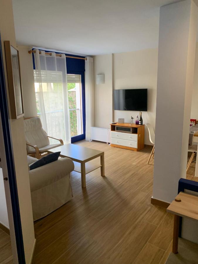 Cosy Apartment In L Escala, 7 Mins Walk To The Closest Beach, Riells L' Escala Zewnętrze zdjęcie